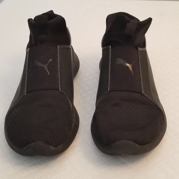 Puma soft foam size 7.5 black. Flaw in one insole. - Picture 1 of 6